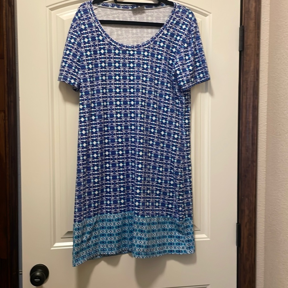 Gently used. Tommy Bahama short sleeve T shirt dress.  Vibrant colors.